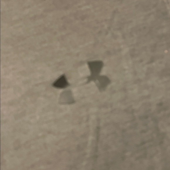 Men’s Under Armour Long Sleeve Grey Shirt - Picture 3 of 3